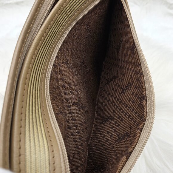 YSL  Beige PVC Makeup Clutch - Picture 17 of 17